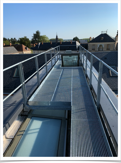 Passerelle pour terrasse technique